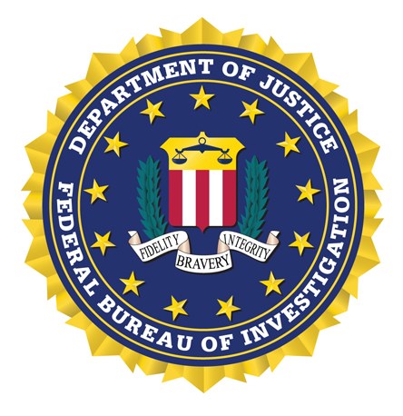 Logo des Federal Bureau of Investigation: ein blauer Kreis mit einem weißen Stern, umgeben von einem weißen Banner mit der Aufschrift 'Federal Bureau of Investigations' in weißer Schrift auf einem marineblauen Hintergrund.