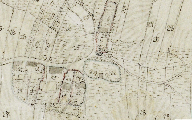 Detailiertes altes Stadtplan mit Gebäuden, Straßen und Text sowie einem Vermerk unten, der eine geplante Entwicklung anzeigt.