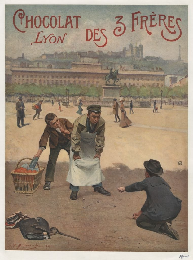 Plakat für "Chocolat des 3 Frères Lyon", das Menschen mit einem Obstkorb, Gebäuden, Bäumen, einer Statue und einem blauen Himmel zeigt.