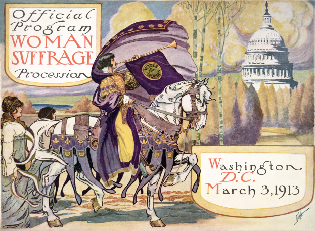 Eine Frau zu Pferd mit einer Fahne, mit zwei Personen links daneben, vor einem Hintergrund aus Bäumen und einem Gebäude auf einem Plakat für die Women Suffrage Procession in Washington, D.C. am 3. März 1913.