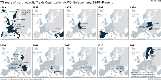 Karte veranschaulicht die Erweiterung von NATO von 1949 bis heute, wobei die Regionen farblich nach dem Jahr der Mitgliedschaft unterteilt sind.