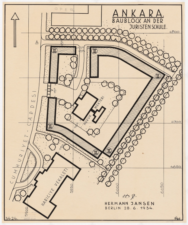 Black-and-white architectural site plan of the Ankara Baublock at the Juristen Schule in Berlin, showing the building layout and surrounding area with textual details.