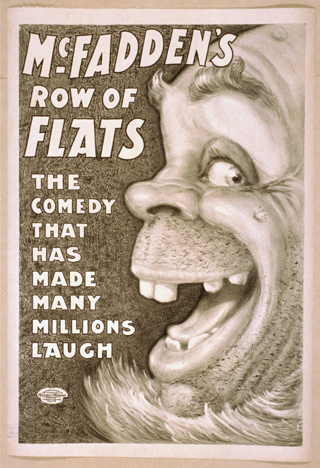 Ein Plakat mit einem Menschen mit breitem Grinsen und wilden Haaren auf einem hellgelben Hintergrund, mit dem Text "McFadden's Row of Flats: Die Komödie, die viele Millionen zum Lachen gebracht hat."