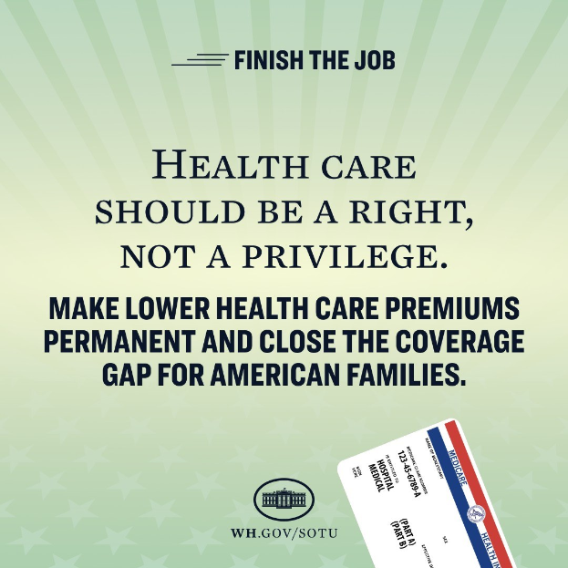 Ein Plakat mit dem Text "Beende den Job: Gesundheit sollte ein Recht sein, nicht ein Privileg" und einer Karte mit der Aufschrift "Mache niedrigere Gesundheitskosten permanent und schließe die Versorgungslücke für amerikanische Familien."