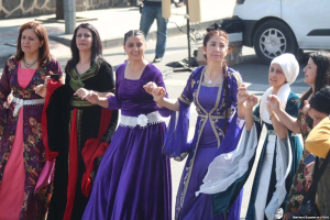Irans Sängerinnen kämpfen im Untergrund gegen Repression und Schweigen