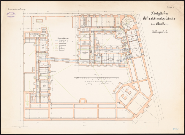 Black and white architectural floor plan of a large building with numerous labeled rooms, titled "Königliches Polizei-Dienstgebäude zu Olachen," accompanied by handwritten text detailing the layout.