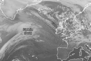 Eine Satellitenansicht der Europäischen Union in Schwarz-Weiß mit dem Text 'Friederike David' in der Mitte.