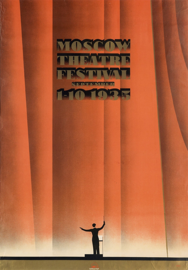 Plakat für das Moskauer Theaterfestival 1935 mit einer Person vor einem Vorhang und Textangaben zum Festival
