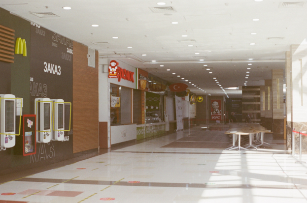 Old book with a detailed floor plan drawing of the Schullacher-Seminar Schütze German school building, showing room layouts, windows, doors, and text annotations.