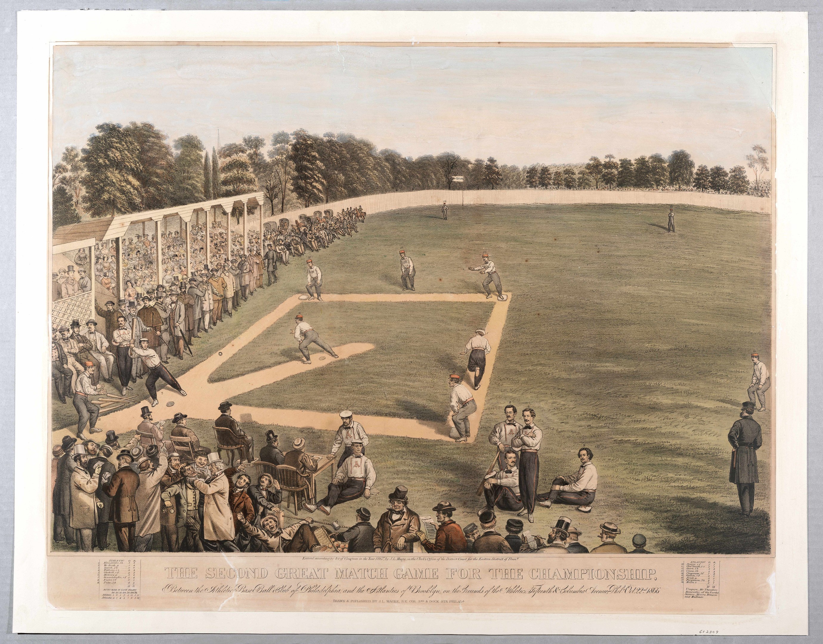 Eine Gruppe von Menschen, die Cricket auf einem grünen Feld mit Bäumen im Hintergrund und einem klaren blauen Himmel spielen, mit dem Text "Das zweite große Meisterschaftsspiel" unten.