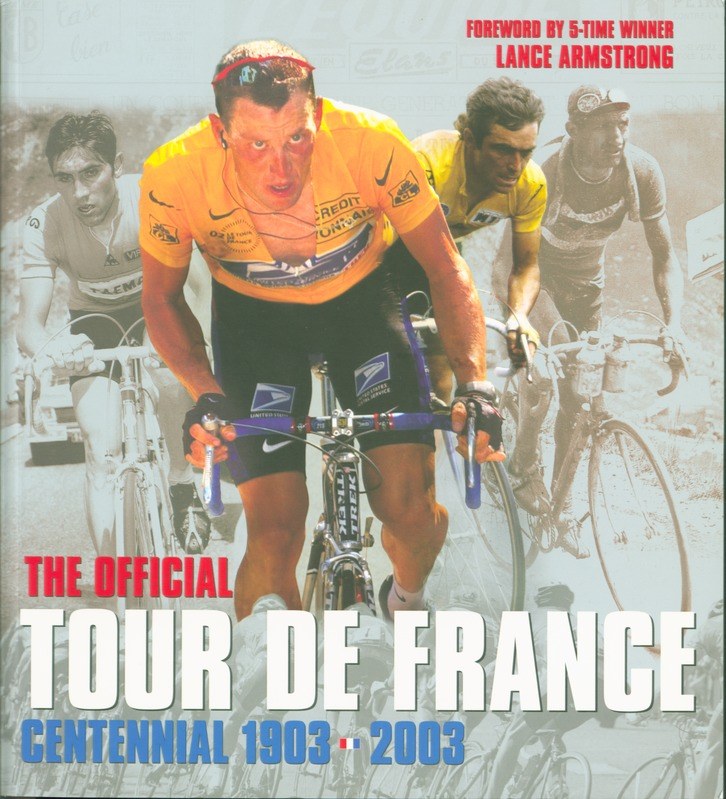 Offizielles Tour-de-France-Jubiläumsplakat (1903–2003) mit Radfahrern in einer Gruppenfahrt und Text mit Eventdetails.