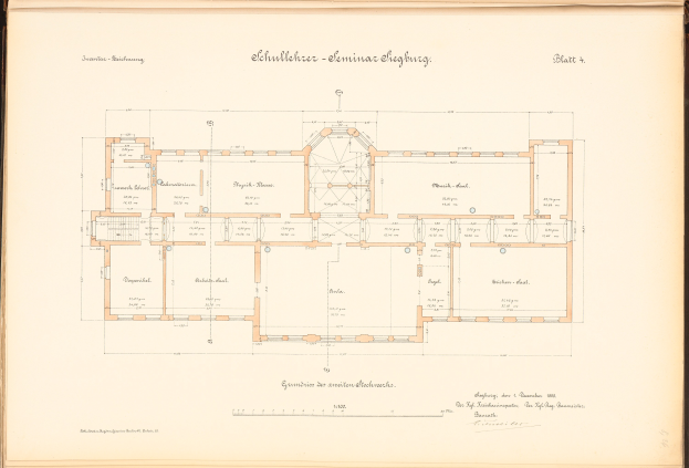 Old book open to a detailed floor plan drawing of the Schullacher-Seminar Schütze German school building, showing windows, doors, and room layouts with accompanying text.